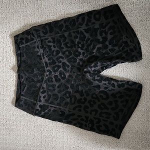 Vitality small leopard shorts